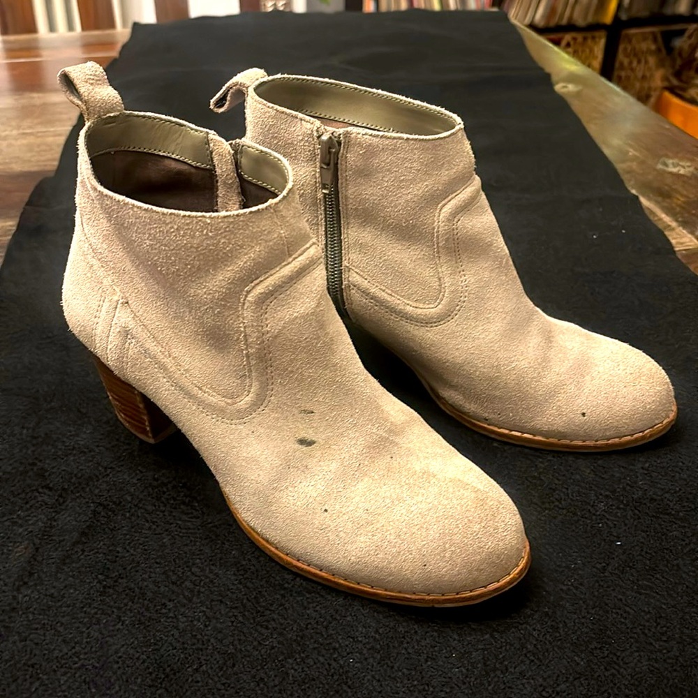 SZ 7.5 Dolce Vita PaleTan Ankle Booties